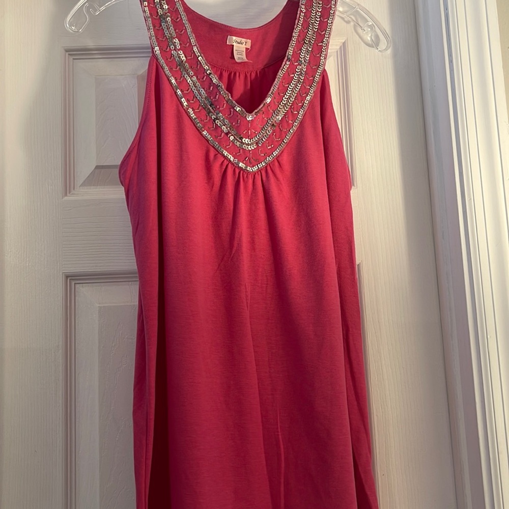 Women’s fuchsia tank top with silver sequence